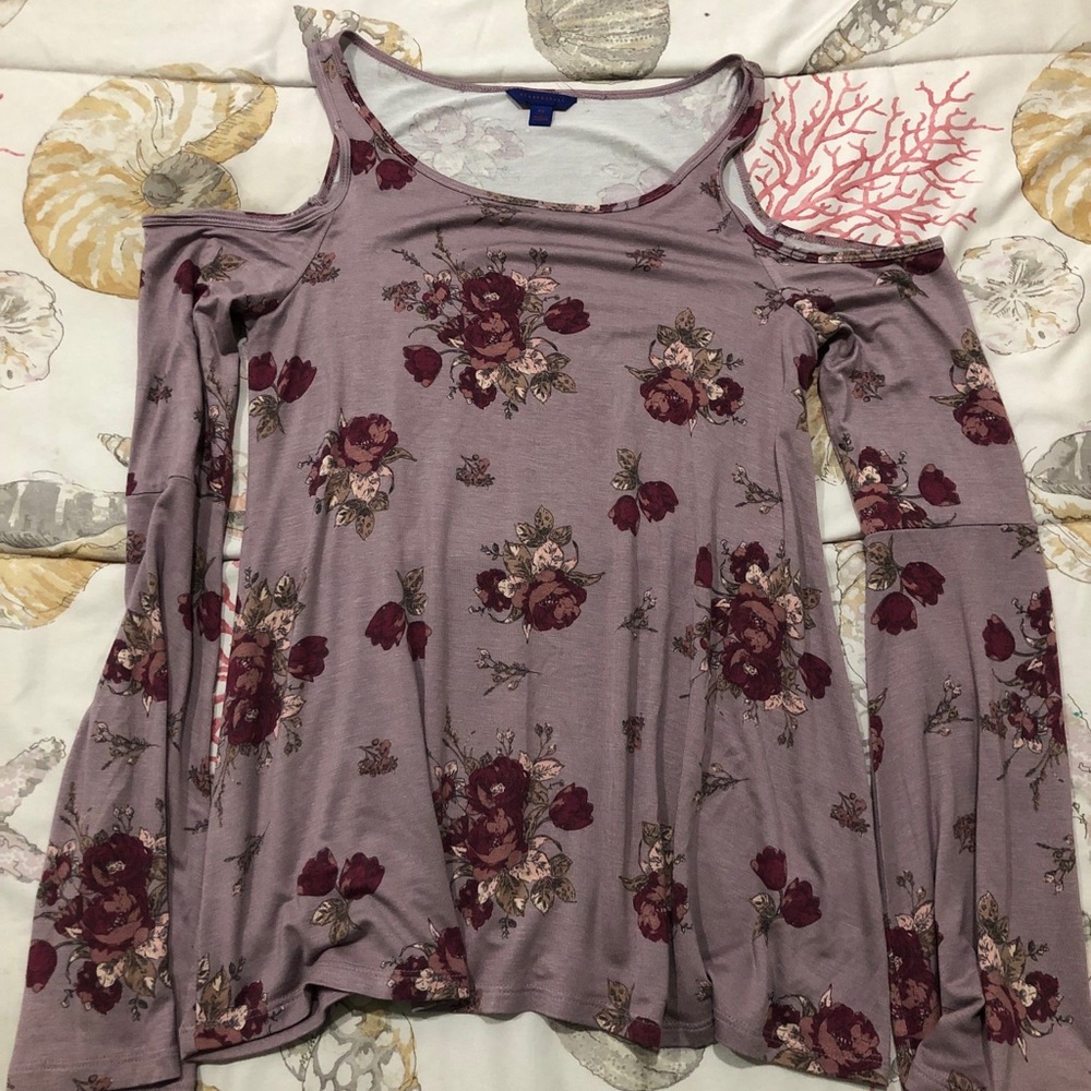 Off the shoulders flower shirt